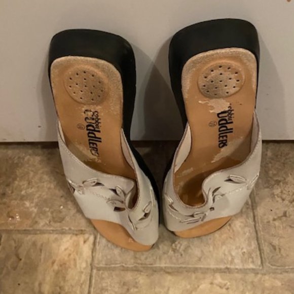 Cabbie Cuddlers Ladies Floral White Sandals Size 10 - Picture 9 of 10